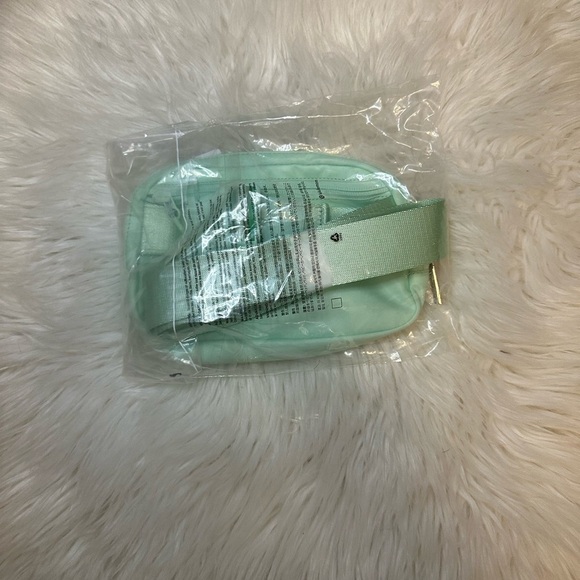 Lululemon Everywhere Belt Bag Mint Green - Picture 3 of 3